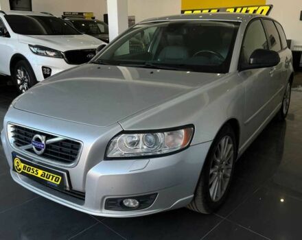 Серый Вольво В50, объемом двигателя 1.6 л и пробегом 324 тыс. км за 8000 $, фото 2 на Automoto.ua