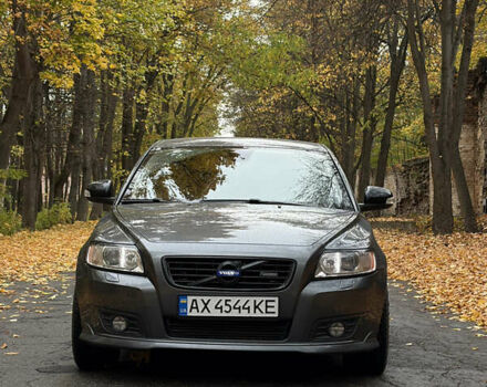 Серый Вольво В50, объемом двигателя 1.98 л и пробегом 248 тыс. км за 11999 $, фото 1 на Automoto.ua