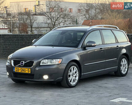 Серый Вольво В50, объемом двигателя 1.6 л и пробегом 218 тыс. км за 8500 $, фото 1 на Automoto.ua