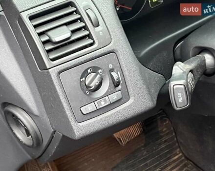 Серый Вольво В50, объемом двигателя 2 л и пробегом 240 тыс. км за 9690 $, фото 19 на Automoto.ua