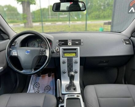 Серый Вольво В50, объемом двигателя 1.6 л и пробегом 250 тыс. км за 8000 $, фото 3 на Automoto.ua