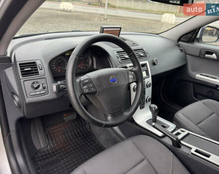 Серый Вольво В50, объемом двигателя 2 л и пробегом 225 тыс. км за 9999 $, фото 26 на Automoto.ua