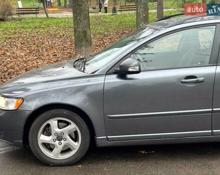 Серый Вольво В50, объемом двигателя 2 л и пробегом 240 тыс. км за 9690 $, фото 5 на Automoto.ua