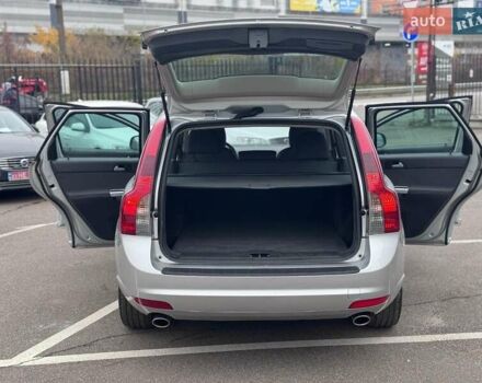 Серый Вольво В50, объемом двигателя 2 л и пробегом 258 тыс. км за 10200 $, фото 17 на Automoto.ua