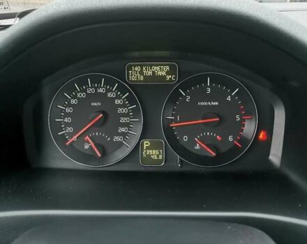 Серый Вольво В50, объемом двигателя 2 л и пробегом 240 тыс. км за 9600 $, фото 7 на Automoto.ua