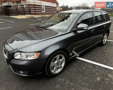 Серый Вольво В50, объемом двигателя 2 л и пробегом 205 тыс. км за 9200 $, фото 2 на Automoto.ua