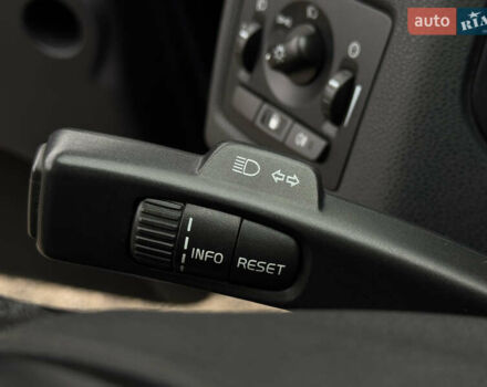 Серый Вольво В50, объемом двигателя 1.6 л и пробегом 240 тыс. км за 7999 $, фото 61 на Automoto.ua