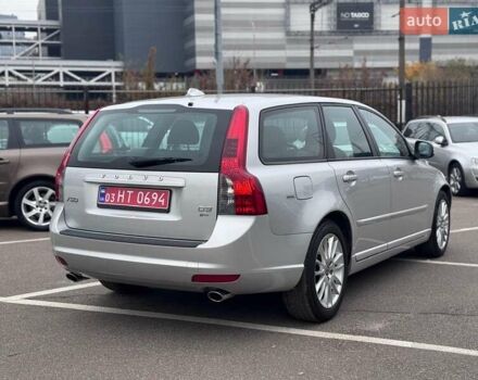 Серый Вольво В50, объемом двигателя 2 л и пробегом 258 тыс. км за 10200 $, фото 7 на Automoto.ua