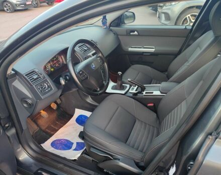 Серый Вольво В50, объемом двигателя 1.6 л и пробегом 260 тыс. км за 8700 $, фото 1 на Automoto.ua