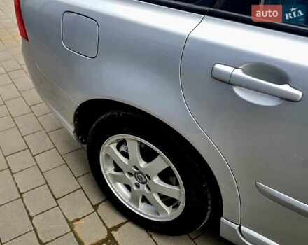 Сірий Вольво V50, об'ємом двигуна 2 л та пробігом 260 тис. км за 9750 $, фото 31 на Automoto.ua