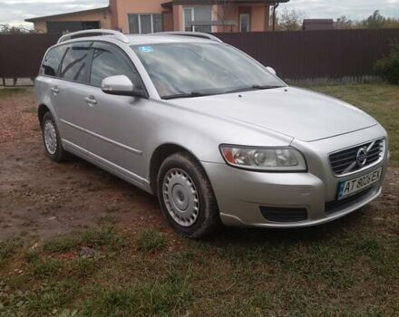 Серый Вольво В50, объемом двигателя 1.56 л и пробегом 266 тыс. км за 7000 $, фото 1 на Automoto.ua