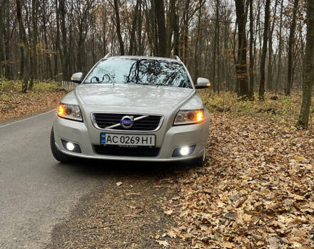 Серый Вольво В50, объемом двигателя 1.6 л и пробегом 260 тыс. км за 8500 $, фото 5 на Automoto.ua