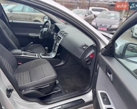 Серый Вольво В50, объемом двигателя 2 л и пробегом 258 тыс. км за 10200 $, фото 23 на Automoto.ua