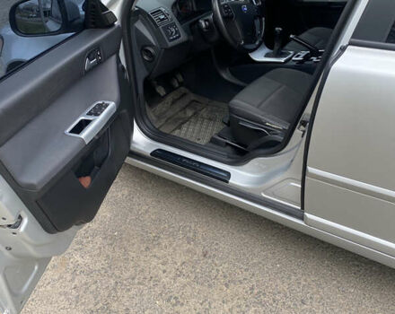 Серый Вольво В50, объемом двигателя 1.56 л и пробегом 220 тыс. км за 6800 $, фото 3 на Automoto.ua