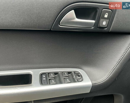 Серый Вольво В50, объемом двигателя 2 л и пробегом 205 тыс. км за 9200 $, фото 39 на Automoto.ua