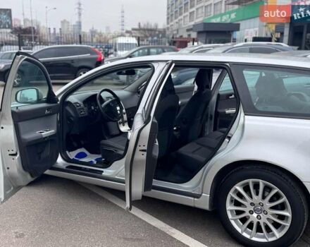 Серый Вольво В50, объемом двигателя 2 л и пробегом 258 тыс. км за 10200 $, фото 16 на Automoto.ua