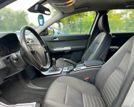 Серый Вольво В50, объемом двигателя 1.6 л и пробегом 250 тыс. км за 8000 $, фото 7 на Automoto.ua