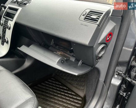 Серый Вольво В50, объемом двигателя 2 л и пробегом 205 тыс. км за 9200 $, фото 88 на Automoto.ua