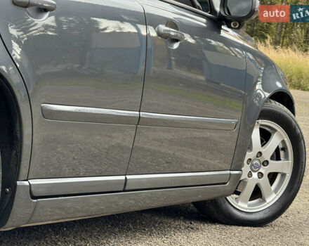 Серый Вольво В50, объемом двигателя 1.6 л и пробегом 240 тыс. км за 7999 $, фото 11 на Automoto.ua