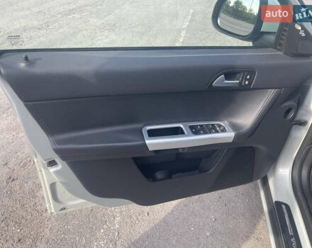 Серый Вольво В50, объемом двигателя 2 л и пробегом 268 тыс. км за 9500 $, фото 14 на Automoto.ua