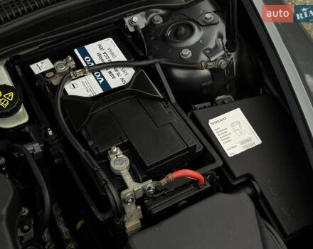 Серый Вольво В50, объемом двигателя 1.6 л и пробегом 240 тыс. км за 7999 $, фото 87 на Automoto.ua