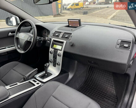 Серый Вольво В50, объемом двигателя 2 л и пробегом 225 тыс. км за 9999 $, фото 28 на Automoto.ua