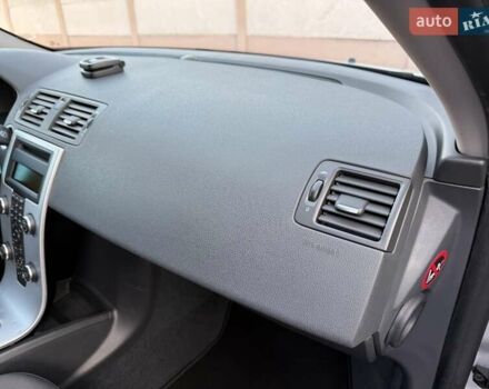 Серый Вольво В50, объемом двигателя 1.6 л и пробегом 229 тыс. км за 7950 $, фото 97 на Automoto.ua