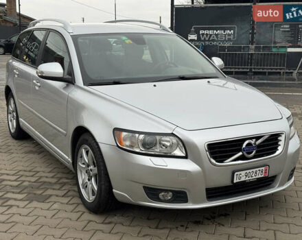 Серый Вольво В50, объемом двигателя 2 л и пробегом 225 тыс. км за 9999 $, фото 9 на Automoto.ua