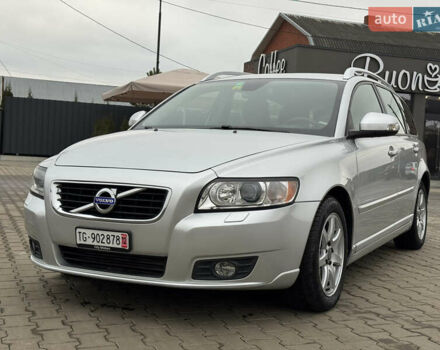 Серый Вольво В50, объемом двигателя 2 л и пробегом 225 тыс. км за 9999 $, фото 2 на Automoto.ua