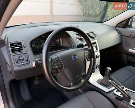 Серый Вольво В50, объемом двигателя 1.6 л и пробегом 229 тыс. км за 7950 $, фото 62 на Automoto.ua