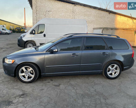 Серый Вольво В50, объемом двигателя 1.6 л и пробегом 234 тыс. км за 7400 $, фото 9 на Automoto.ua