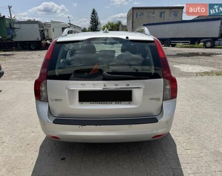 Серый Вольво В50, объемом двигателя 1.56 л и пробегом 236 тыс. км за 8000 $, фото 1 на Automoto.ua