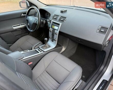 Серый Вольво В50, объемом двигателя 1.6 л и пробегом 229 тыс. км за 7950 $, фото 91 на Automoto.ua