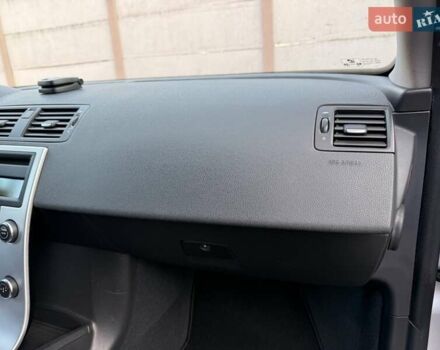 Серый Вольво В50, объемом двигателя 1.6 л и пробегом 229 тыс. км за 7950 $, фото 98 на Automoto.ua