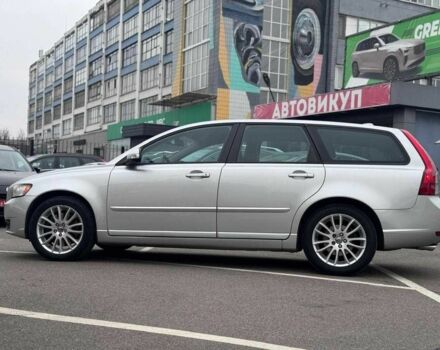 Серый Вольво В50, объемом двигателя 2 л и пробегом 258 тыс. км за 10200 $, фото 4 на Automoto.ua