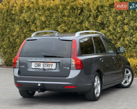 Серый Вольво В50, объемом двигателя 1.6 л и пробегом 222 тыс. км за 8500 $, фото 2 на Automoto.ua