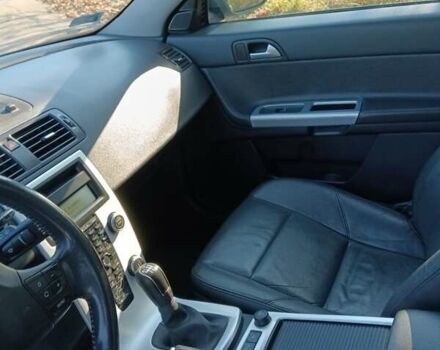 Серый Вольво В50, объемом двигателя 1.56 л и пробегом 350 тыс. км за 7200 $, фото 5 на Automoto.ua