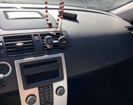 Серый Вольво В50, объемом двигателя 1.6 л и пробегом 245 тыс. км за 8500 $, фото 5 на Automoto.ua