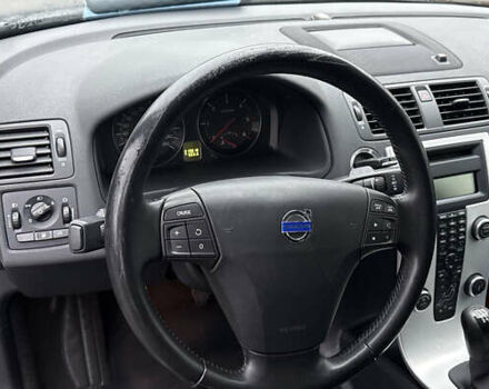 Серый Вольво В50, объемом двигателя 1.6 л и пробегом 219 тыс. км за 9700 $, фото 2 на Automoto.ua