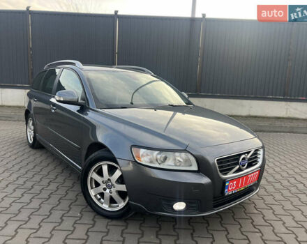 Серый Вольво В50, объемом двигателя 1.6 л и пробегом 240 тыс. км за 8999 $, фото 1 на Automoto.ua