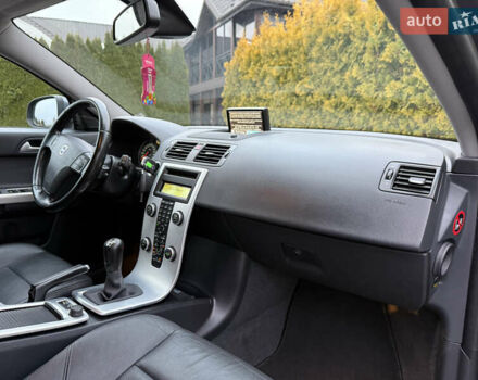 Серый Вольво В50, объемом двигателя 1.6 л и пробегом 222 тыс. км за 8500 $, фото 4 на Automoto.ua