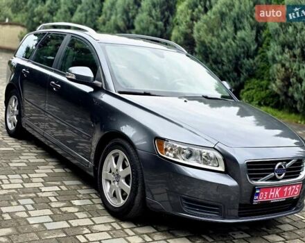 Серый Вольво В50, объемом двигателя 1.6 л и пробегом 200 тыс. км за 8700 $, фото 1 на Automoto.ua