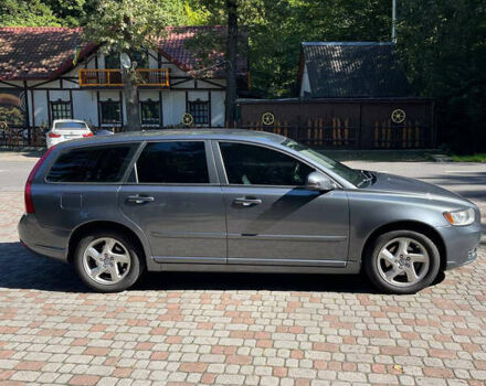 Серый Вольво В50, объемом двигателя 1.6 л и пробегом 245 тыс. км за 8500 $, фото 1 на Automoto.ua