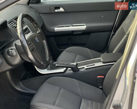Сірий Вольво V50, об'ємом двигуна 1.6 л та пробігом 240 тис. км за 8000 $, фото 26 на Automoto.ua