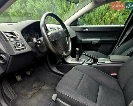 Серый Вольво В50, объемом двигателя 1.6 л и пробегом 200 тыс. км за 8700 $, фото 16 на Automoto.ua