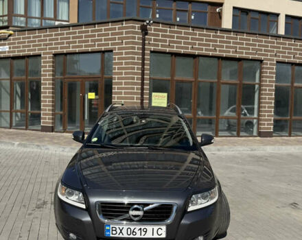 Серый Вольво В50, объемом двигателя 2 л и пробегом 234 тыс. км за 9700 $, фото 2 на Automoto.ua