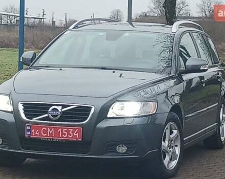 Сірий Вольво V50, об'ємом двигуна 0 л та пробігом 225 тис. км за 8750 $, фото 2 на Automoto.ua