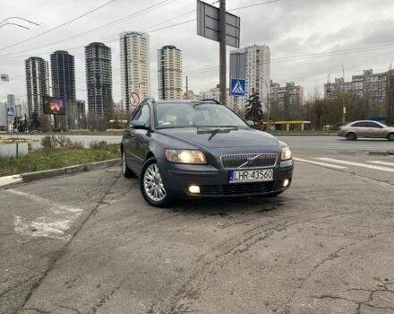 Серый Вольво В50, объемом двигателя 2 л и пробегом 283 тыс. км за 2850 $, фото 1 на Automoto.ua