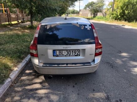 Вольво В50 2004 в Чернигове на Automoto.ua Серый Вольво В50, объемом двигателя 2 л и пробегом 430 тыс. км за 3700 $, фото 1 на Automoto.ua