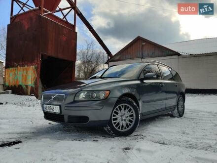 Вольво В50 2004 в Днепре (Днепропетровске) на Automoto.ua Серый Вольво В50, объемом двигателя 2 л и пробегом 286 тыс. км за 6500 $, фото 1 на Automoto.ua